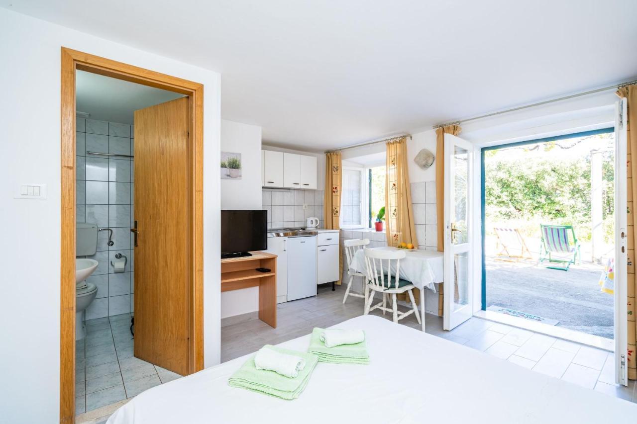 Apartments Lidija Затон Экстерьер фото